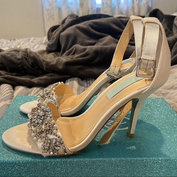 Betsey Johnson Bridal Heels - Picture 3 of 3